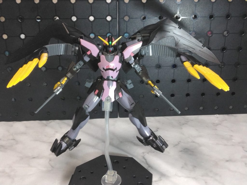 ファング射出みたいなポーズ。