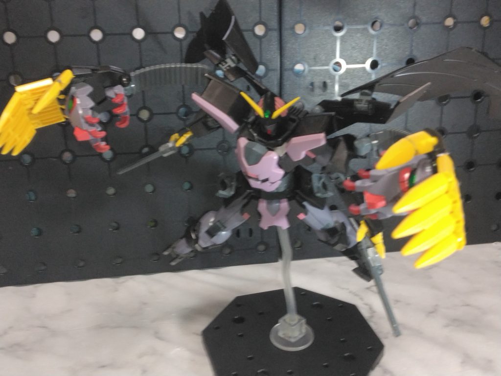 いろんなゲテモノガンダムがありますが、元ネタガンダムはどれなんだろ？一応腹からユニコーンが出てくるから、ごちゃ混ぜなのか？