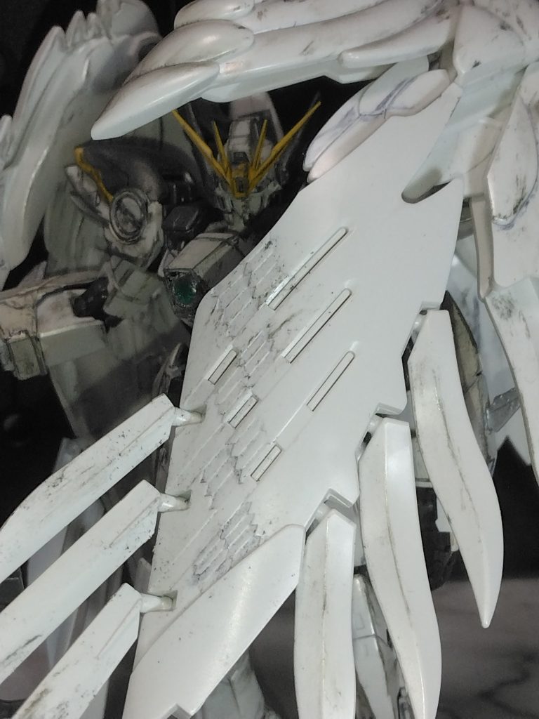 アップで隙間から。