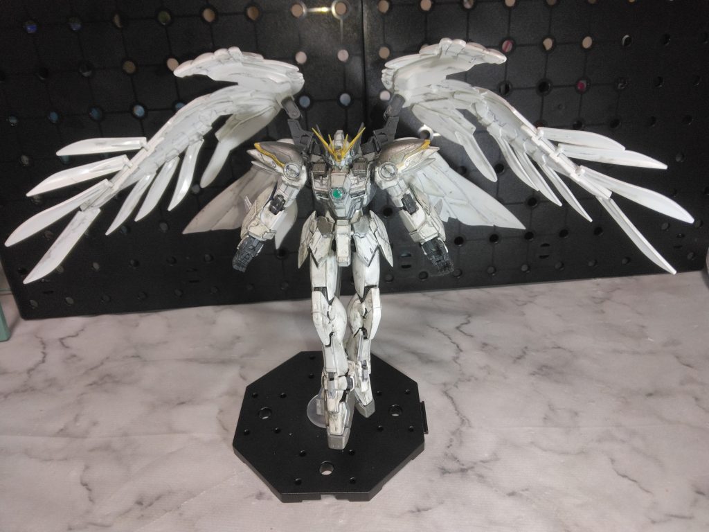 ゼロカスタムと言えば羽の動きだと思うのですが、角度つけたポーズをするとギチギチ言うので怖かった😅当時定価で買ったのに、買い直すのも最近高いですからね😅