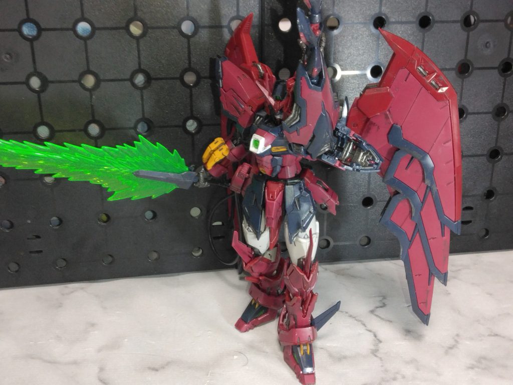 トールギスⅢにも受け継がれる武装ですが、エピオンの武装ではかなり好きです。ゲームで変形ながら攻撃アクションをすると尻尾フリフリして攻撃するネクストプラス😅かなり敵に近づいて当てないといけない。これもいい思い出。