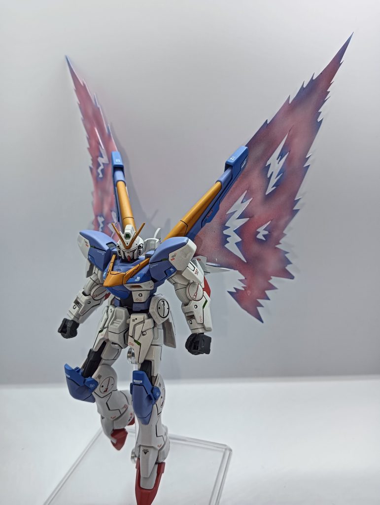 初、自作エフェクト光の翼ですが、プラバン1枚で作ったので、塗装で頑張ってみましたが、どうしても安っぽい感じがします……（笑）遠目で見るといい感じです‼️