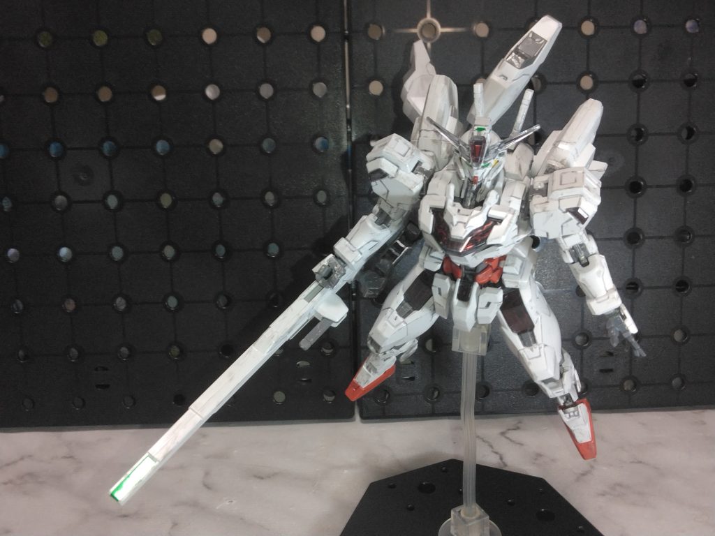 劇中ではスコア5での活躍の方が多かったキャリバーン。正直キャリバーンはスコア5の方が個人的に好み。スコア8のシールにクリアレッドを塗ってスコア5風にしています。意外とキレイに赤く写るから良いですね。