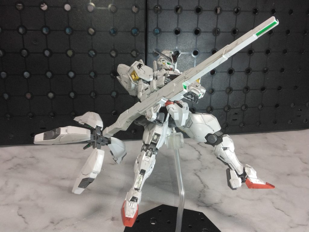 ロングライフルも魔女の箒に見えるデザイン。劇中で魔女とワードだけが出てきていましたが、ここで回収される魔女要素。