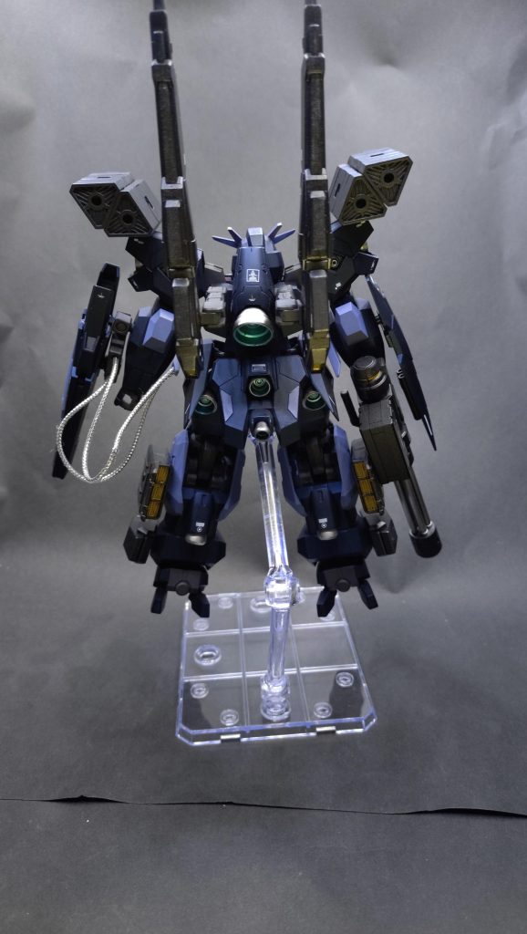 後　フェーズドアレイキャノンにエネルギーケーブル的な物を付けてみた、あんまり上手く行かない　バックパック、リアアーマー、脚にバーニア追加