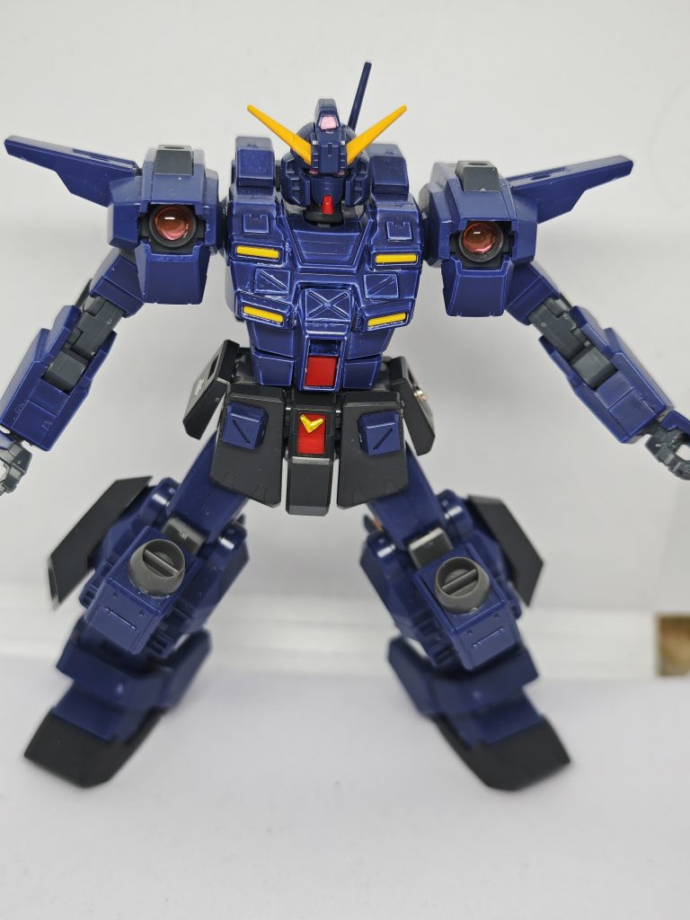 もう一つの形態である高機動形態です。装備を外して身軽となり肩部の装甲を上にあげることでライトニングガンダムの本来の使い方が出来るようにしました。