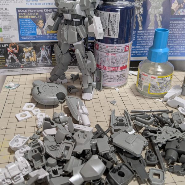   Ez-SRのイントルーダー、エレミネーターと作っていたらシャドウファントムも欲しくなります。パーツを切り取って、これから二度切りして行きます。   改修は、イントルーダー、エレミネーターと同じにやって行きます。（2枚目）