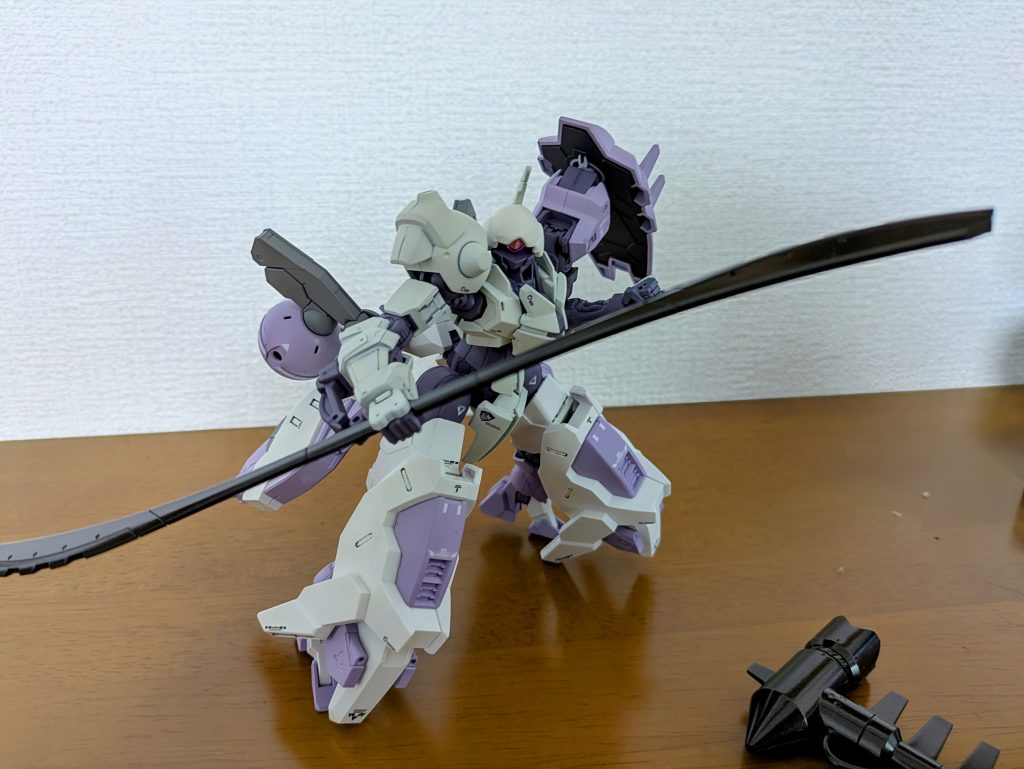 近接武器しかもってません！笑  気弱なイリーシャが前線をやれるわけが無い！笑レネ・コスタに無理やり持たせれました笑