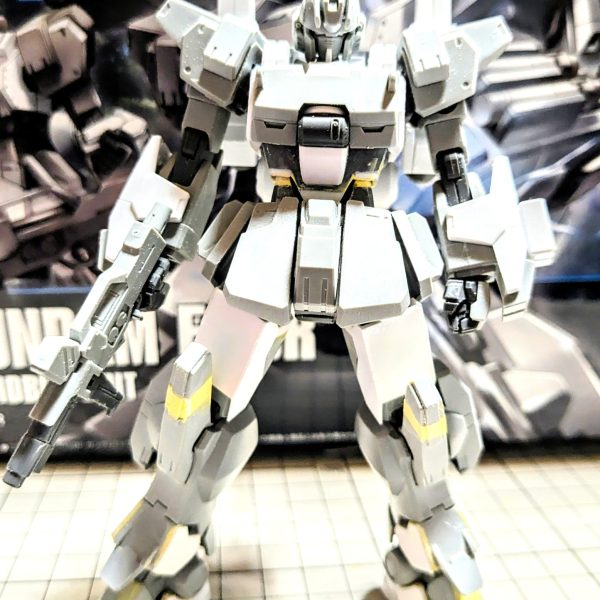    2025年 5月3、4、5日の連休中ガンダムEz-SRイントルーダー、エレミネーター、シャドウファントム をいじくりこんにゃくしていた。   予定では、連休中にイントルーダーを完成させるつもりだったが、エレミネーター、シャドウファントムに、手を付けてしまったから出来ませんでした。   イントルーダー、シャドウファントムは、全体的に約2センチ延長。約1センチ幅増ししました。   エレミネーターは、約7センチ延長(武器込み)。約センチ幅増ししました。   足首？つま先？辺りは、プラ板やキッドを切り刻んで形態変更してます。リアアーマーは、製作中のガンダムEz-8と同じ様に、切り刻んで可動出来る様にしてあります。（5枚目）