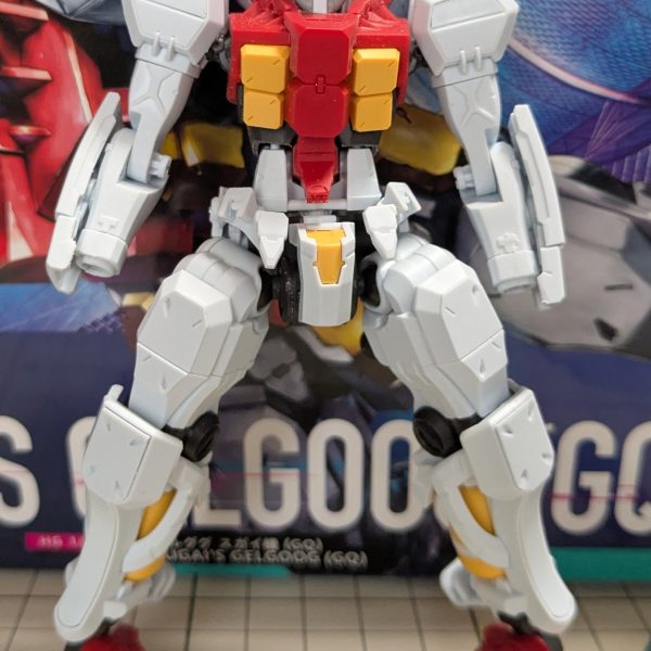    HGBFガンダムEz-SRイントルーダー、エリミネーター、シャドウファントム のパーツを中性洗剤で芋洗いして、乾燥しています。暇だったので2025年 5月3日（土）に、発売開始してお店へ行き抽選番号札を貰い抽選に当たり購入した。ジム？ゲルググ？個人的に、ゲム・カモフと思っているを仮組みしてみた。  ここまで、組んでみて顎が引け無いので、引ける様にしてみた。チョッとは印象が変わったかも？脚も少し延長しました。   予定では、YouTubeとかで毎回笑わせてくれる宇宙世紀の当たり屋とか言われてるMSに、改造予定です。（5枚目）