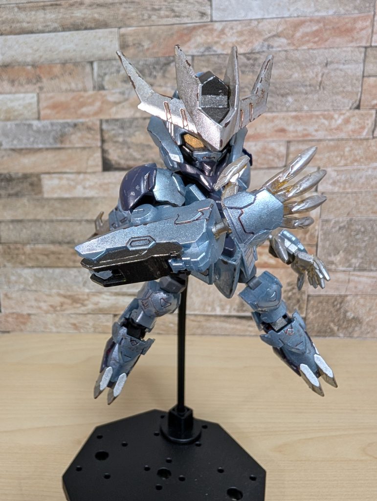 実は、今回は塗料を間違えたり、パーツを壊したり無くしたり…と製作途中でのミスが結構多くなってしまいました。いくつか作ってきたがゆえの気の緩みなのかなんなのか…反省ですね。