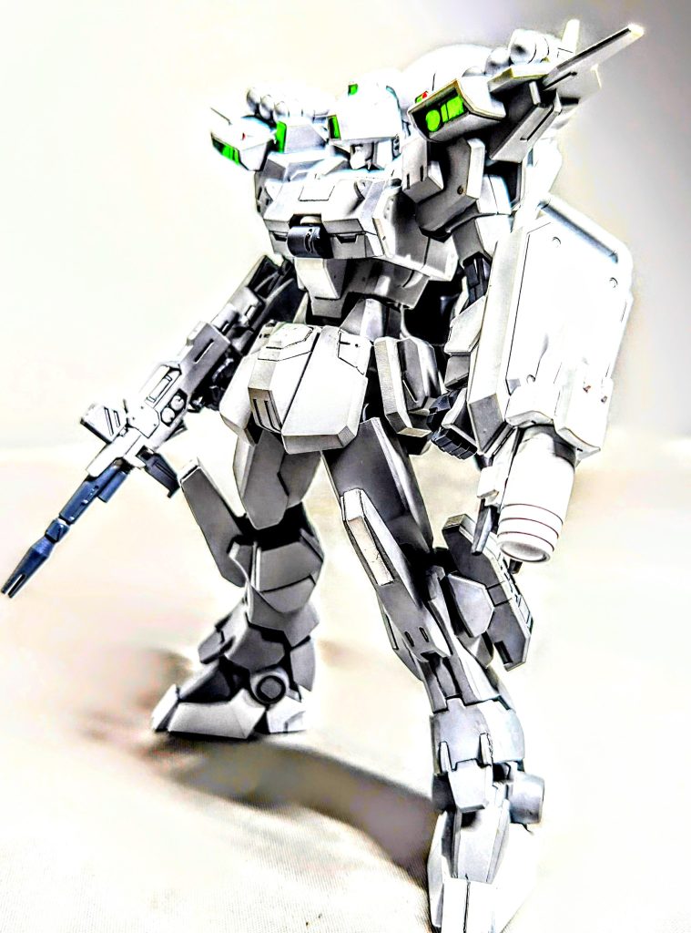 HGBF ガンダムEz-SR シャドウファントムは、約2センチ延長。約1センチ幅増し。約1.6センチ幅詰めしました。他のイントルーダー、エレミネーターと同じ様に、腕の可動域UPとリアアーマーが、可動出来る様に改造しています。