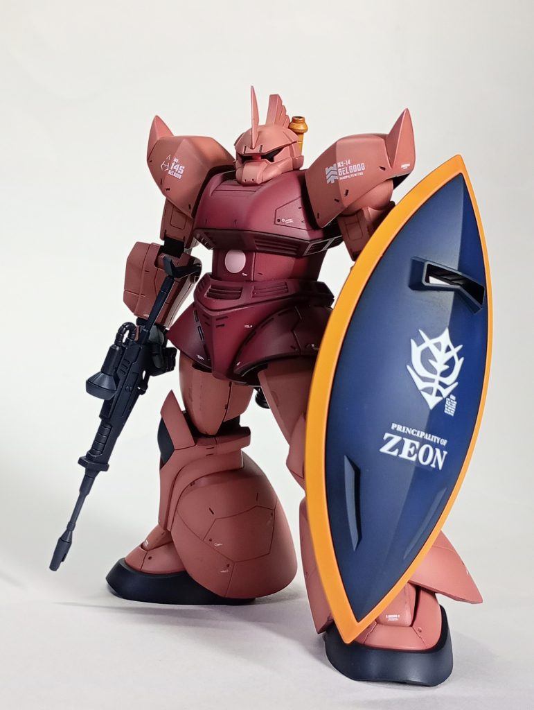 シャアゲルが盾を持つイメージはあまり無いですが