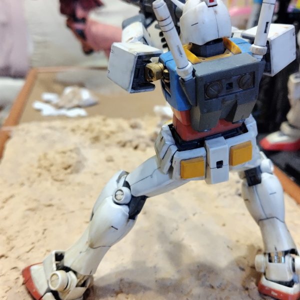 MGシャア専用ゲルググVer.2.0の塗装完了です。お次はジオラマの土台を作っていきます♪（3枚目）