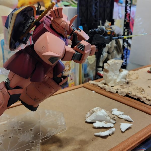 MGシャア専用ゲルググVer.2.0の塗装完了です。お次はジオラマの土台を作っていきます♪（2枚目）