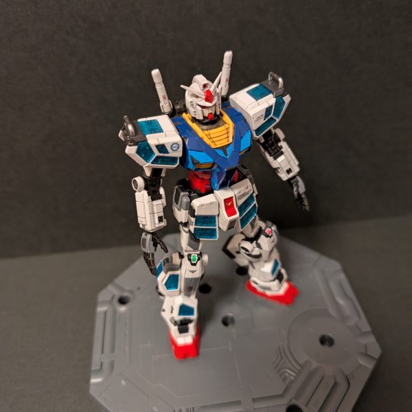 グラスフェザー装備前のこの状態、E GUNDAMであってるのかな？クリアパーツが意外とイケてるように感じます。残すはグラスフェザーですが、大変な塗り分けになりそうな予感😰ランナーは白と黒？の2色のみなので…（5枚目）