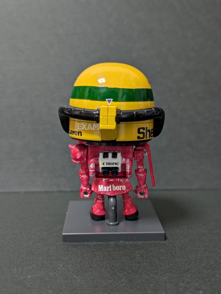 緑ラインはマスキングしてスプレーしましたが、少し歪んでますね。