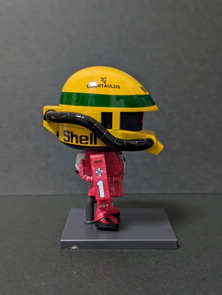 シューズは塗りつぶして黒ラインを筆で一発塗り。書道苦手なので右と左のラインが同一ではありません。左右同時に見えないので良しとしてます。一応リーボックのつもり(zaku-kao4)