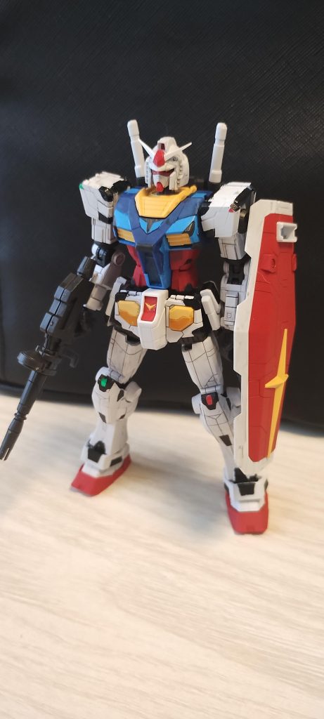 万博ガンダムの素体です。調色は説明書を参考にしてます。