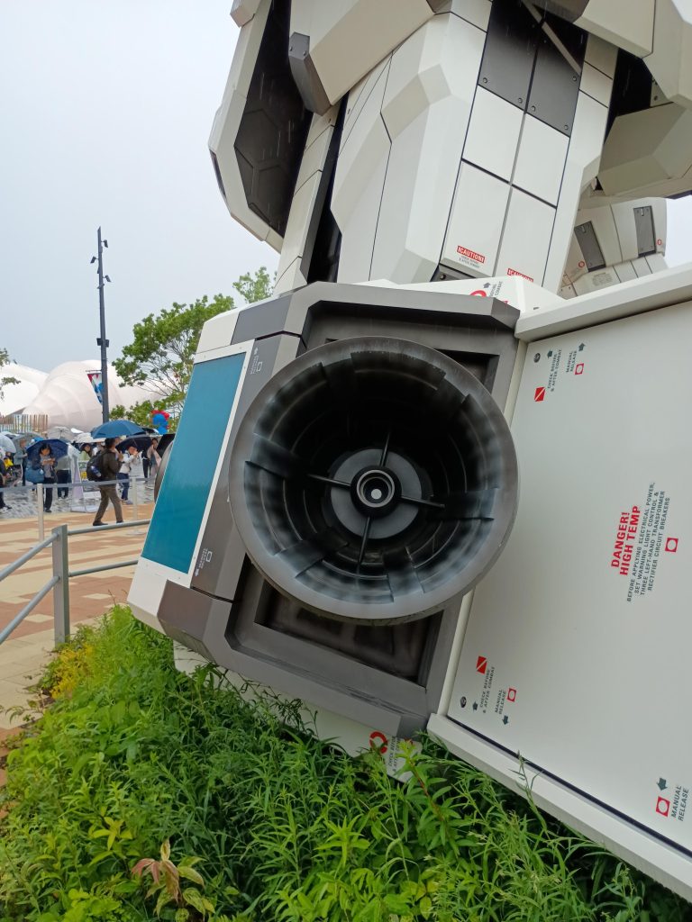 ふくらはぎのバーニア内部　煤汚れの再現がみごとです✨✨️このような視点って完全にモデラー病ですよねwww