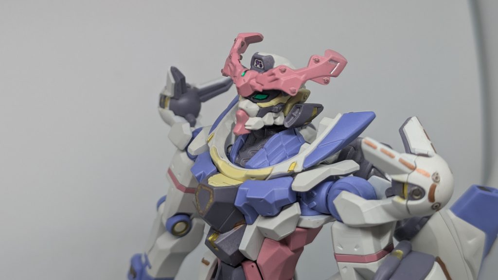 こうしてみるとガンダムではなく、別作品のような顔立ち。