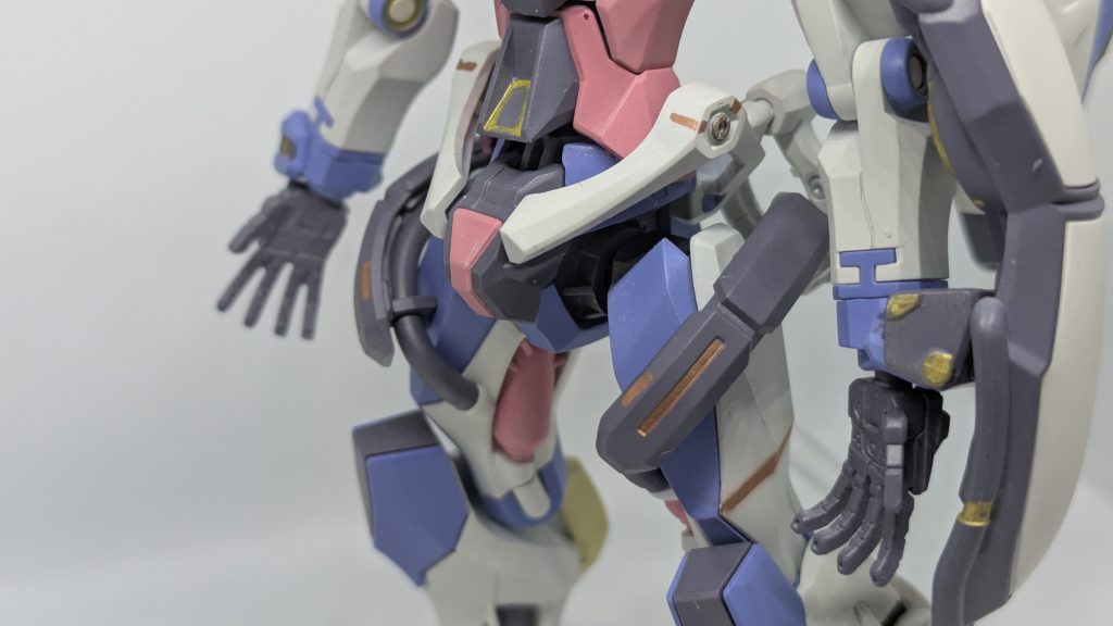 腰の部分、結構いろんなパーツの集合体。