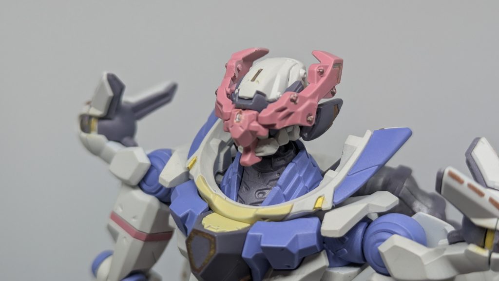 頭部は2種類、取り換えによる切り替え。個人的にはこっちの方が好きだったり。