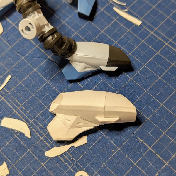 1/144ザクに続き今度は1/100ジークアクスを制作中です。　出来るかどうかわかりませんが地道に楽しんで制作しています。(zaku-kao4)（3枚目）