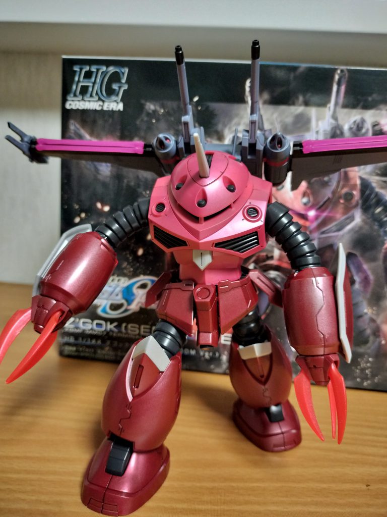 一応箱絵の、ポーズにしたかったのですが、足の付け根のとこイジらないとダメみたいですね。なんか腕もフニャフニャで下がってしまい残念。