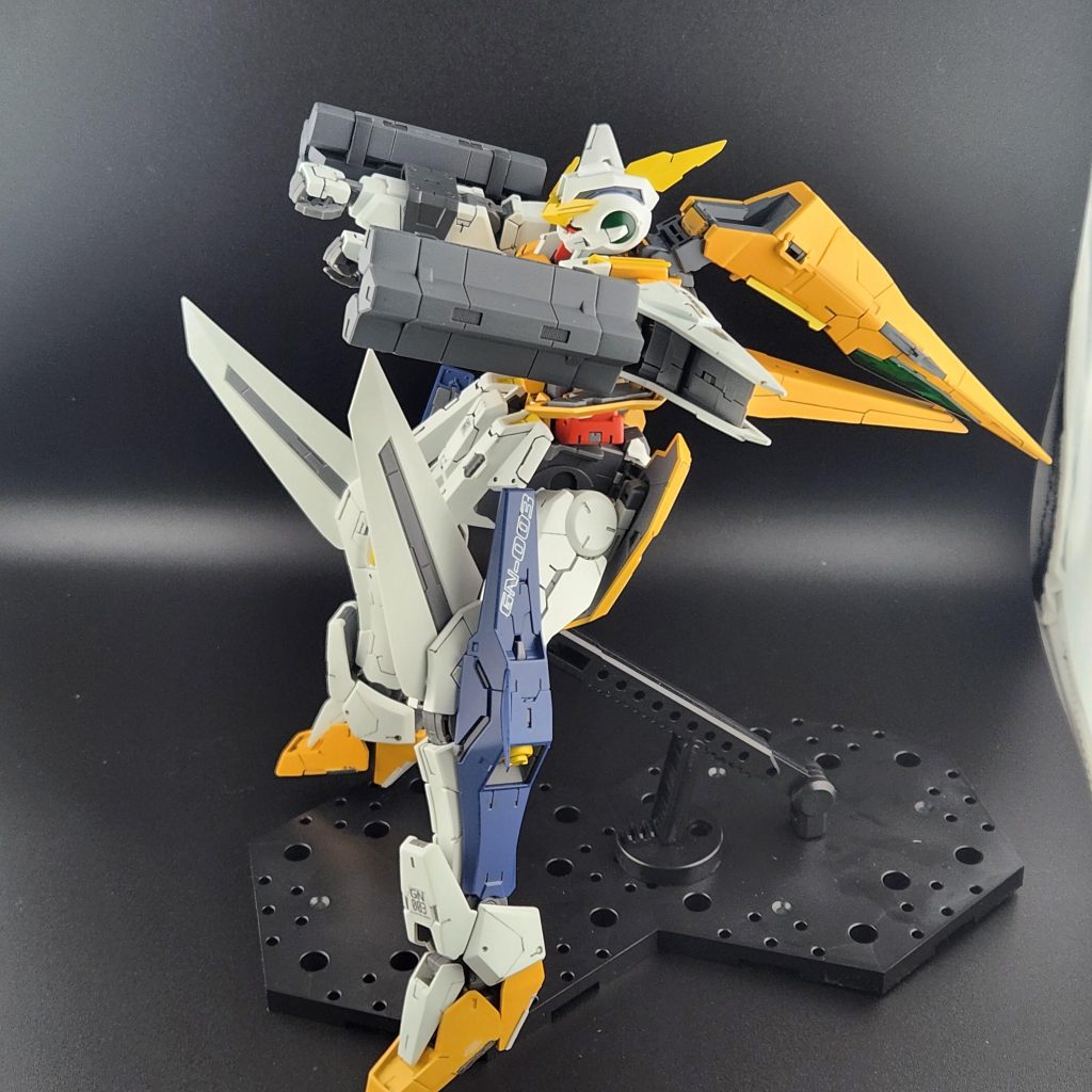 アレルヤの超兵施設を攻撃した際のシーンです！ミサイルももう少し塗り分けすればよかたような…