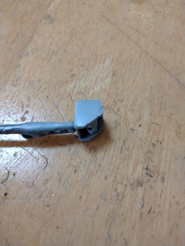 作品名：プロトタイプガンダム<p>作り直しているプロトタイプガンダムの肩アーマーサフを吹いてみたら、ボコボコだったあーめんどくさい！</p>