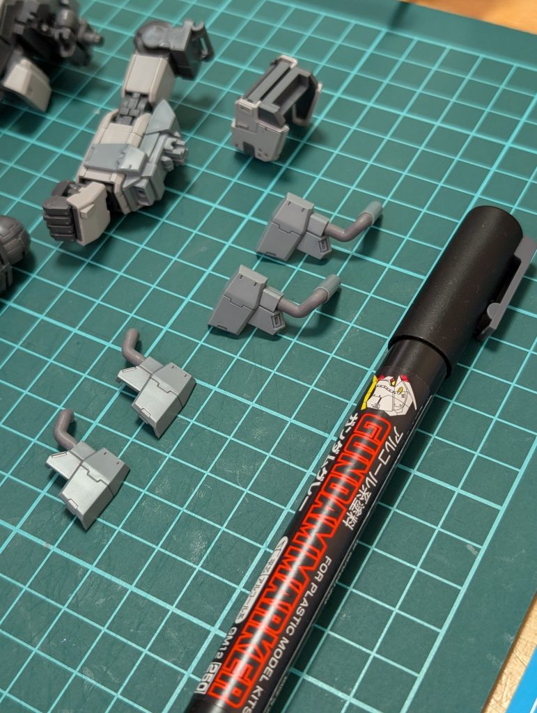 ガンダムマーカーも使いました。ほんの少し塗りたいときに便利ですよね😆