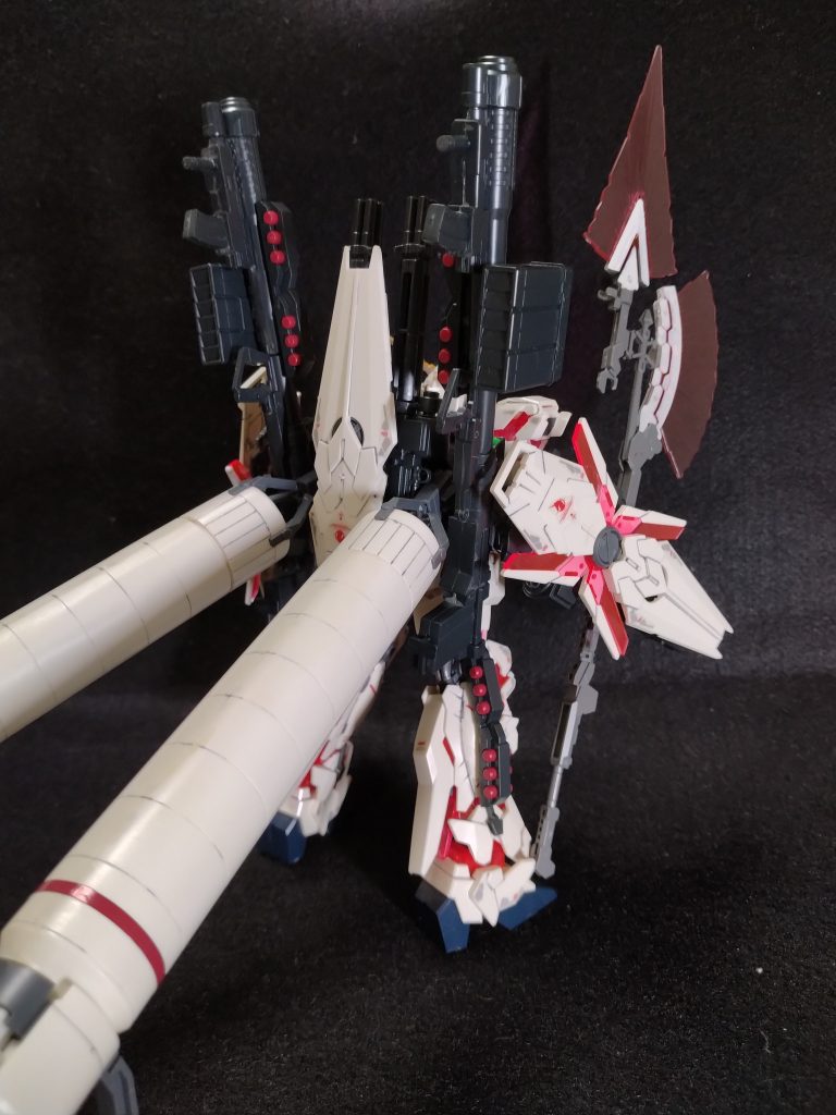 背面の密度感がいい感じです。プロペラントタンクが大き過ぎですが、それが外れたりしないし、取付部品が壊れたりしないのがいい。