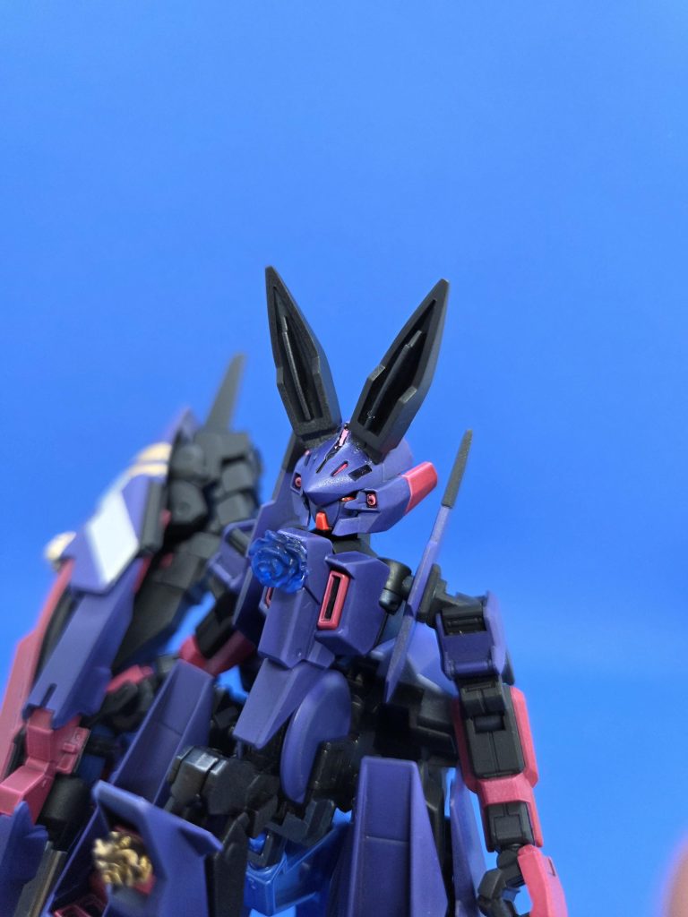 近くで見ると雑やな…(汗彼女の象徴でもある青い薔薇はネイルピースを使用してみました。まさかここまでちょうどいいものが見つかるとは思わなかったな。