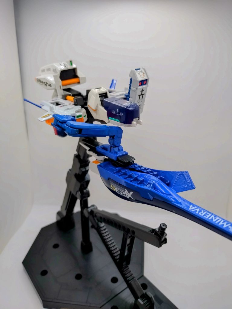 こちらは、ホワイトはグローホワイト、イエロー部分はオレンジイエロー、他にティターンズカラー2も使ってます。ちなみに、一部、ホワイトの部分をライジングフリーダムブルーにしてみましたが、カラーバランスが微妙です(笑)