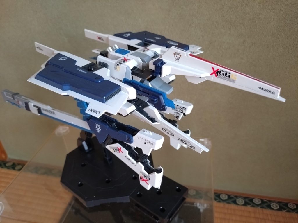 フルドドを2機製作して組み合わせてみました。部分をレッドとブルーやグレーとホワイトにしたりして分けて塗装して、左右微妙に色を変えてます。