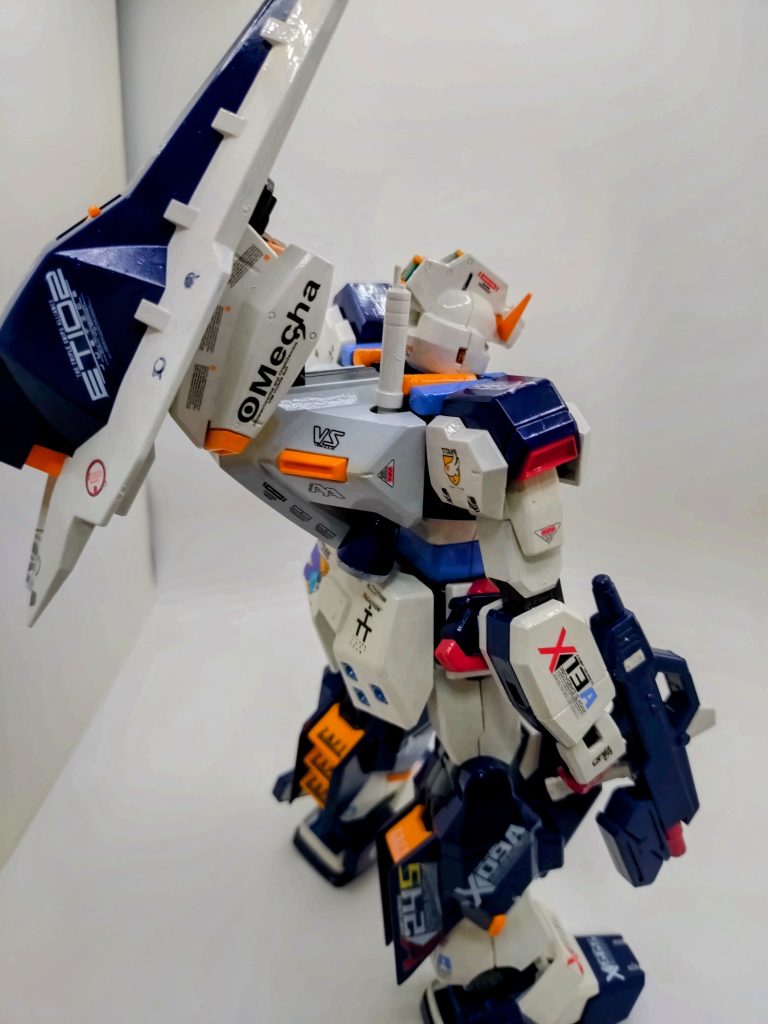 イエロー部も、一部レッドに変えました。