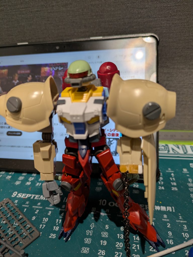 クレーン部分はセリアで出てたやつを切った貼った。腰回りはダイソーのブロックとかでそれっぽく。盾は結局らしくない感じがしたのでやめました。出来はともかく家にあるもので組み上げるという目標は達成できたかなと。オリジナル設定のモビルスーツですが⋯ってまてよ。これって設定遵守ならMAVの相棒もつくらねばならないのでは⋯？むぅ、組み上げられるくらい部品あったべか？