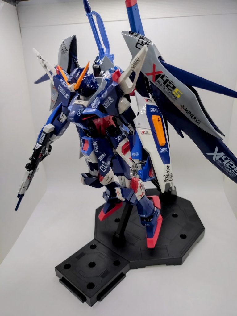 ネイビーとホワイトとレッドのトリコロールの組み合わせ、凄く気に入ってます。