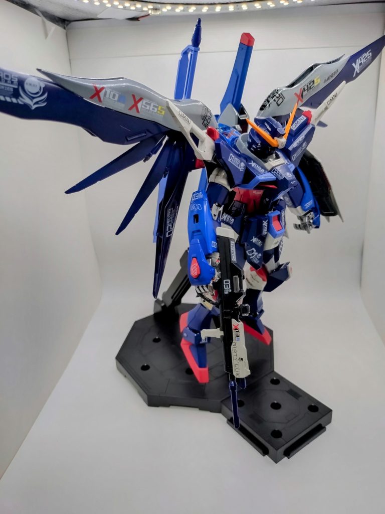 ビームライフルもトリコロールっぽく色分け。