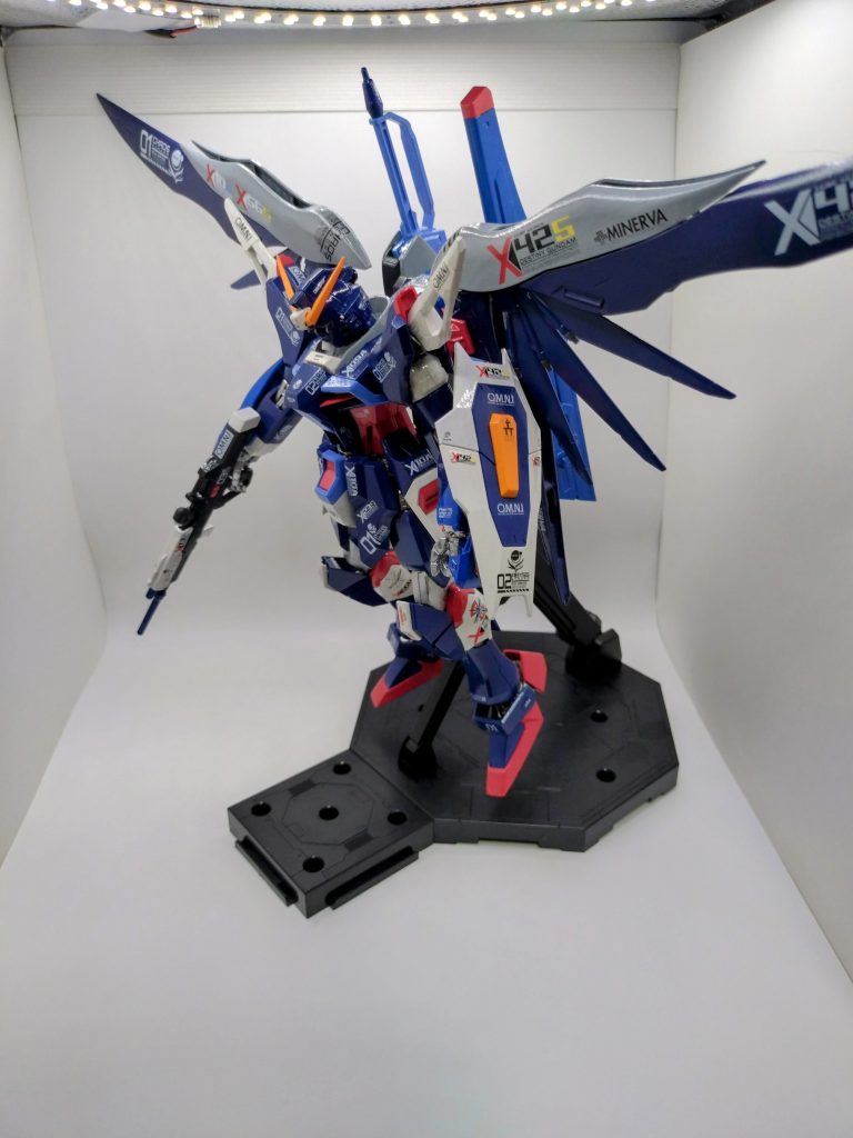 ティターンズブルー2、グローホワイト、デスティニーレッドを主にカラーコーディネートして、ちょっとだけトリコロールっぽく意識しました。