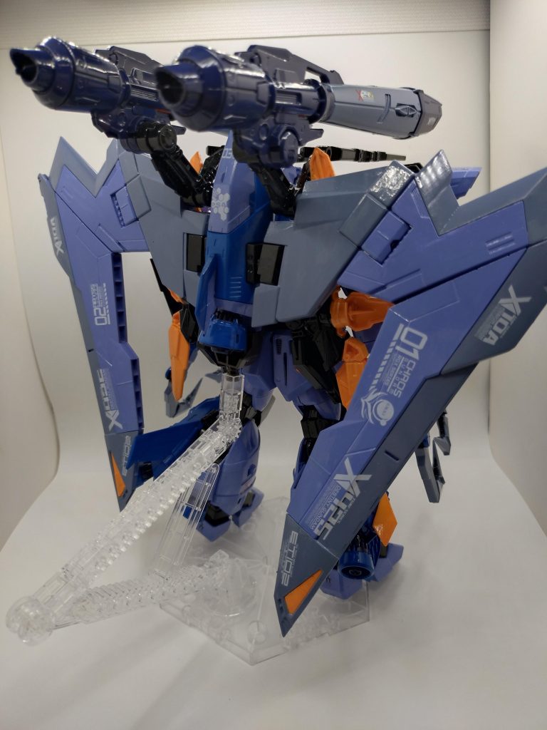 ブーストレイダーガンダムファンには怒られそうですか、短足っぽく見えて、もう少し足を長くしてもらえたら、ますますカッコよくなるのになぁ〜と思ったり😆