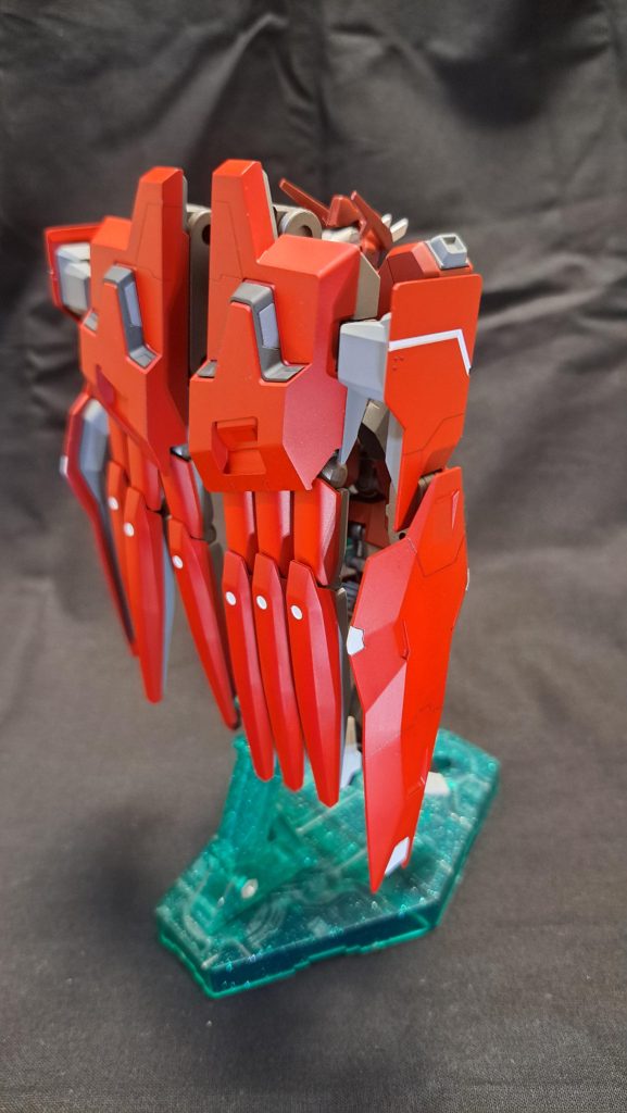 バックパック装備後。見た目てきにはスジボリを追加した位しか変化のないジャイオーンのビックアームユニットになります。