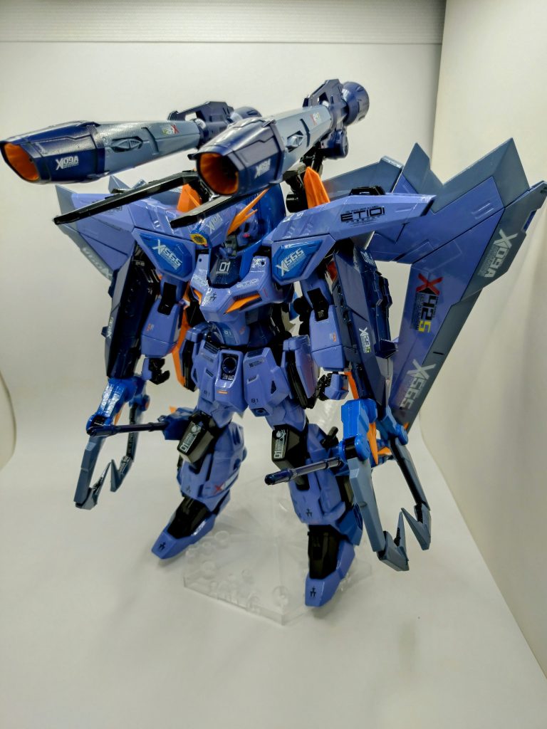 カラー配色は、アースブルー、ハイネ専用機オレンジ、ディアクティブブラック、デュエルブリッツブルーグレー、ティターンズブルー2、ライジングフリーダムブルーと、あまり塗り分けはしませんでした。