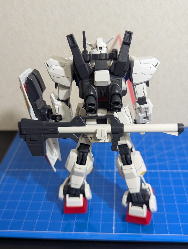 合わせ目消しでセメントを流す量も少なく全然溶着せず後ハメを行った所割れてしまい。スジ彫りも勿論上手くいかず、組んだ結果まぁまぁ見れる仕上がりになったかなと。