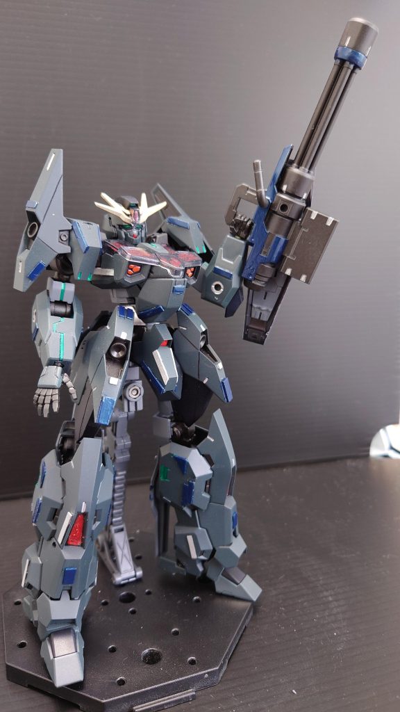 メイン武装②ビームガトリング。個人的に好きな武装の一つであるガトリング。なので、こちらはルブリスウルのものを色だけ変えてそのまま装備