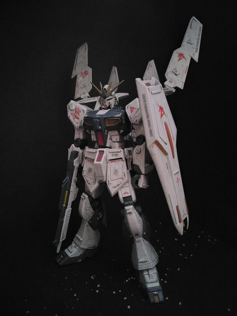 あのEGがここまでスタイリッシュになるとは製作中も含め、思いもよりませんでした〜。塗装は水性ホビーカラー中心に。白部分はエアリアル用のものを用いリアルタイプっぽいイメージで。エアブラシ無しでも意外と出来るものだと改めて実感しました。