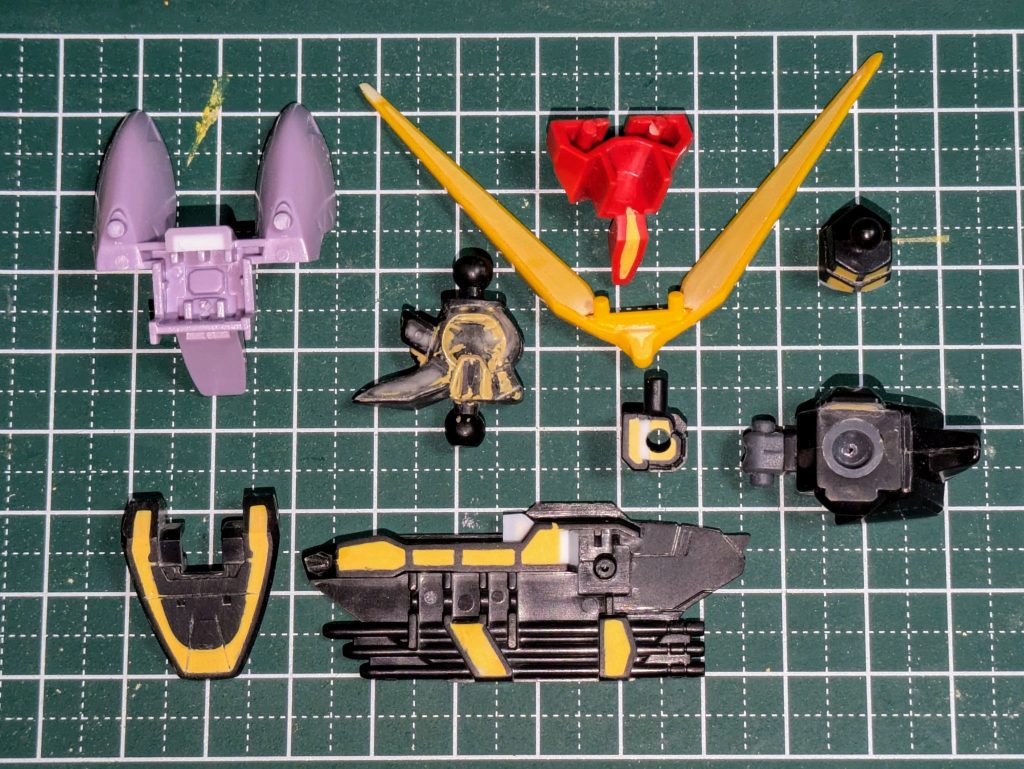 パテ埋めと脚部の肉抜き部分をおゆまるくんでコピー(左右対称でよかったw)今回はレジンで複製しましたが、なかなか加工しづらかったので次回からはなんか良さげなパテがあったらそれでいこうかな?ブレードアンテナとグレイプニールを延長してエッジをピンピンにしました
