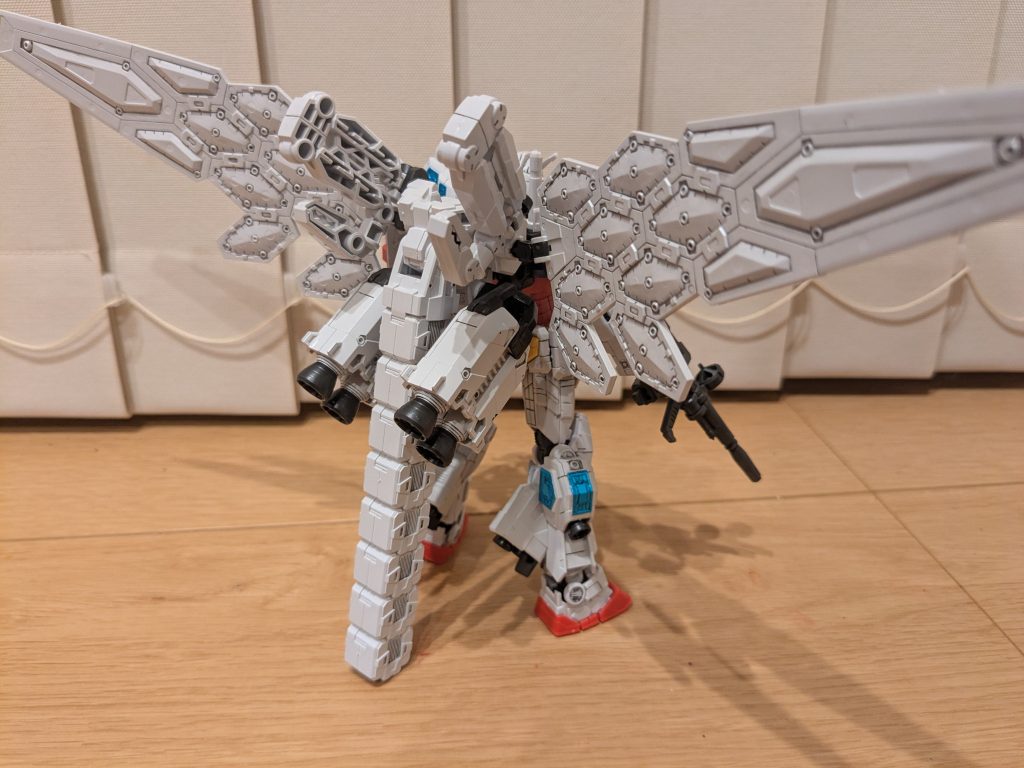 バックショット。むしろ羽の後ろのスミ入れのほうが気が滅入りました（笑）作業アームの肉抜きは…仕方ない！