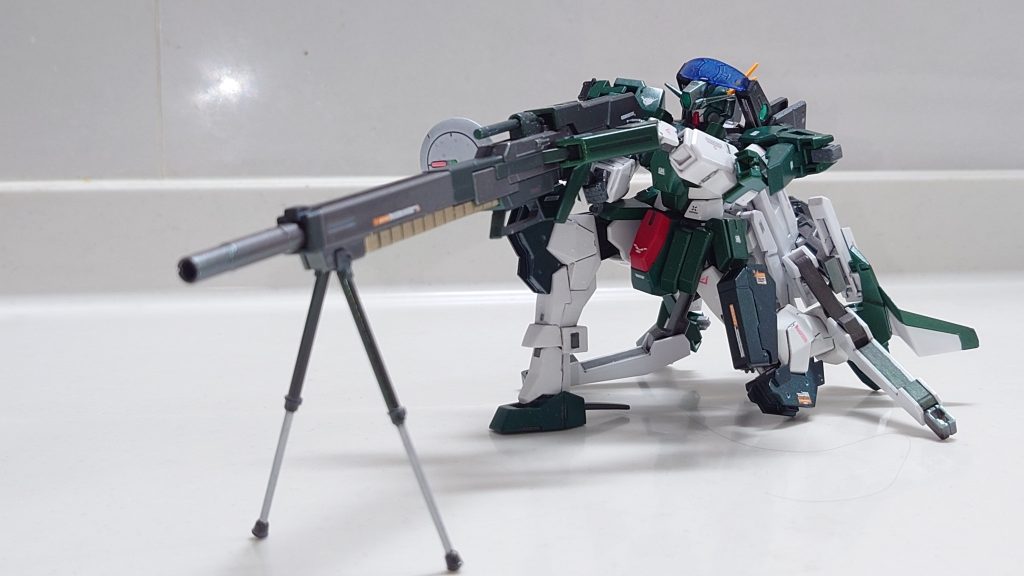 バイポッド展開　狙撃モード！トランザムシステムによりさらなる威力と射程を発揮するが、一発で粒子の大半を使ってしまう。 